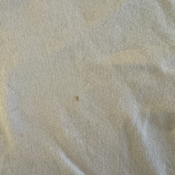 Vineyard Vines light blue Tee with Colorful Beach Graphic - Picture 5 of 5